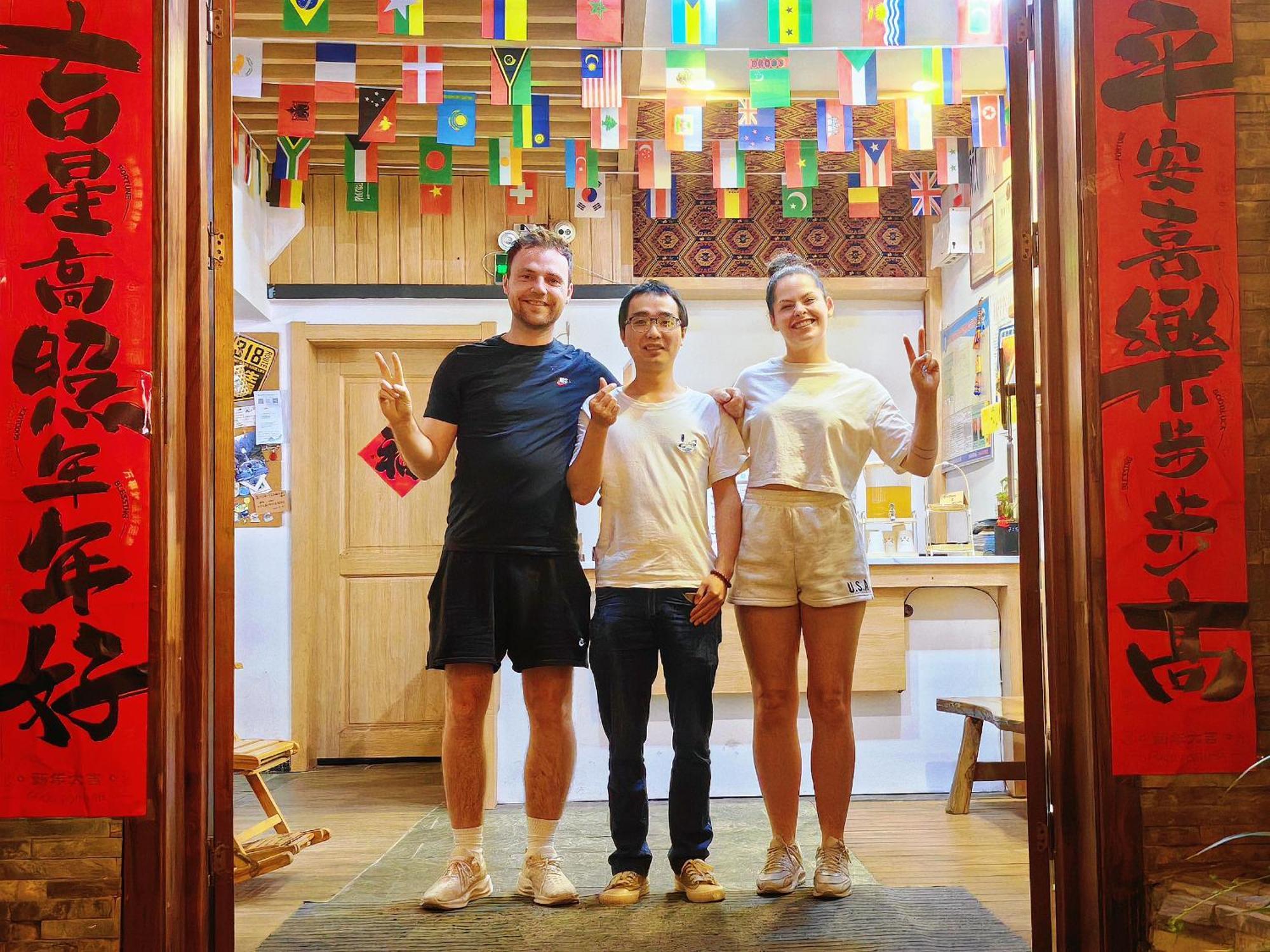 Breeze & Alley Inn--Tianmenshan Cableway-English Reception-Tourism Planing 張家界市 エクステリア 写真