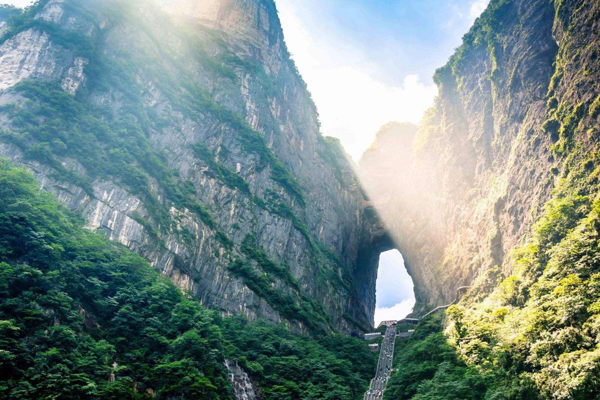Breeze & Alley Inn--Tianmenshan Cableway-English Reception-Tourism Planing 張家界市 エクステリア 写真